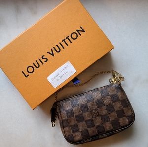 ❌SOLD❌ Louis Vuitton Mini Pochette